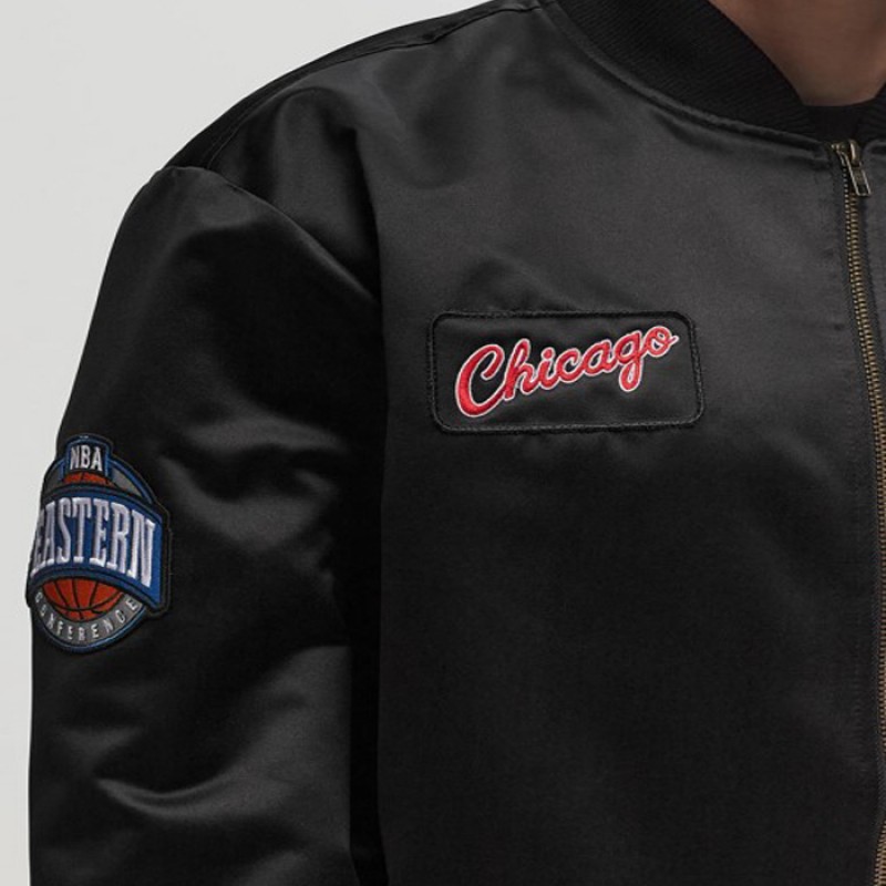 NBA SATIN BOMBER JACKET - CHICAGO BULLS (BLACK)